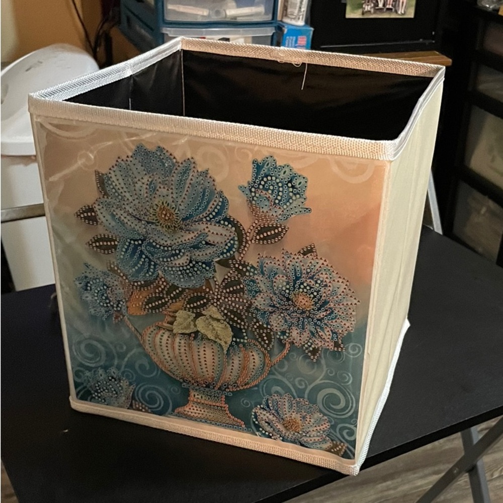Diamond Daze Storage Box has everything you need to complete each box